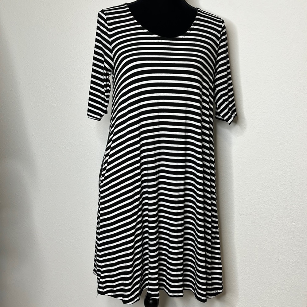 Vanity size Medium black and white striped dress with pockets - Picture 1 of 8